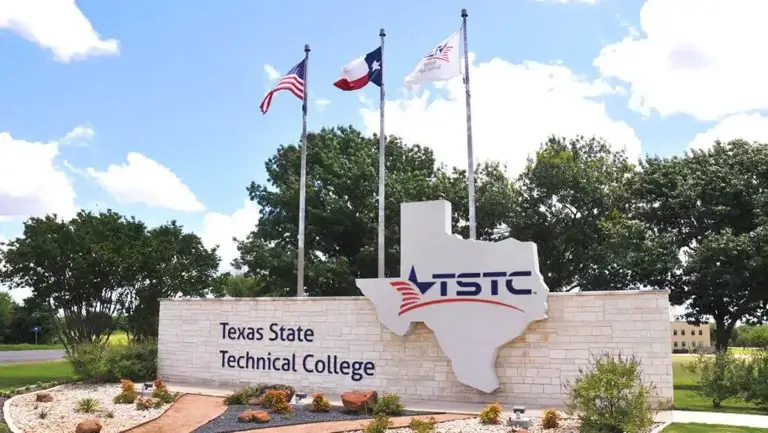 Texas State Technical College sign, Reach Media Network digital signage case study